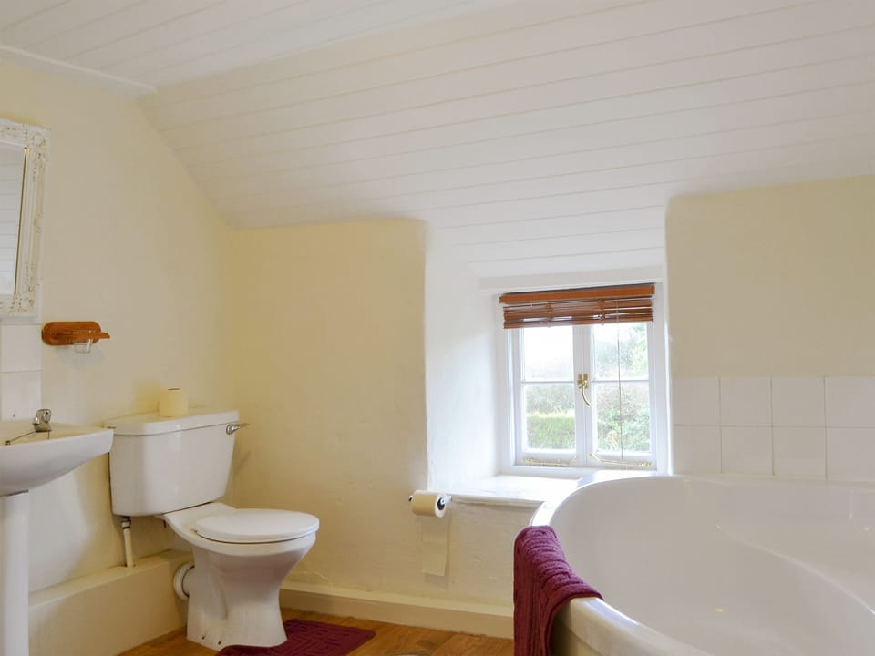 Bathroom with corner bath | Mulberry Cottage - Acton Cottages, Acton, near Langton Matravers