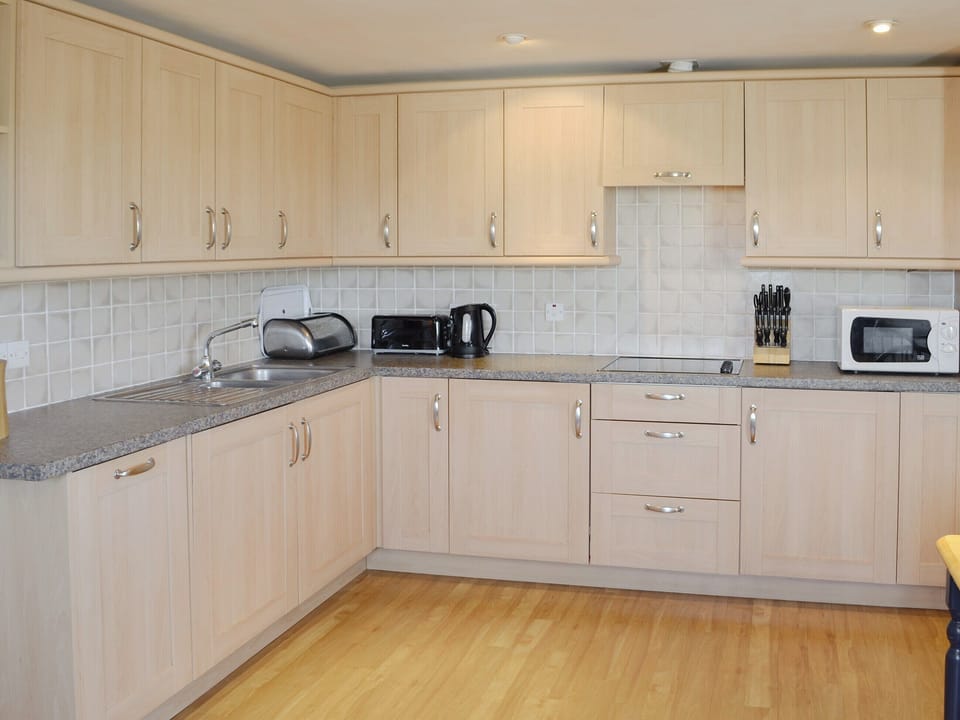 Well equipped kitchen | 12 Maritime House, Bridport