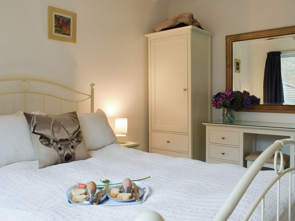 Ample storage and dressing area within double bedroom | Tigh Raineach, Strathyre, Callander