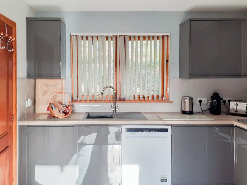 Well-equipped kitchen | Park Lodge - Birchland, Strachan, near Banchory