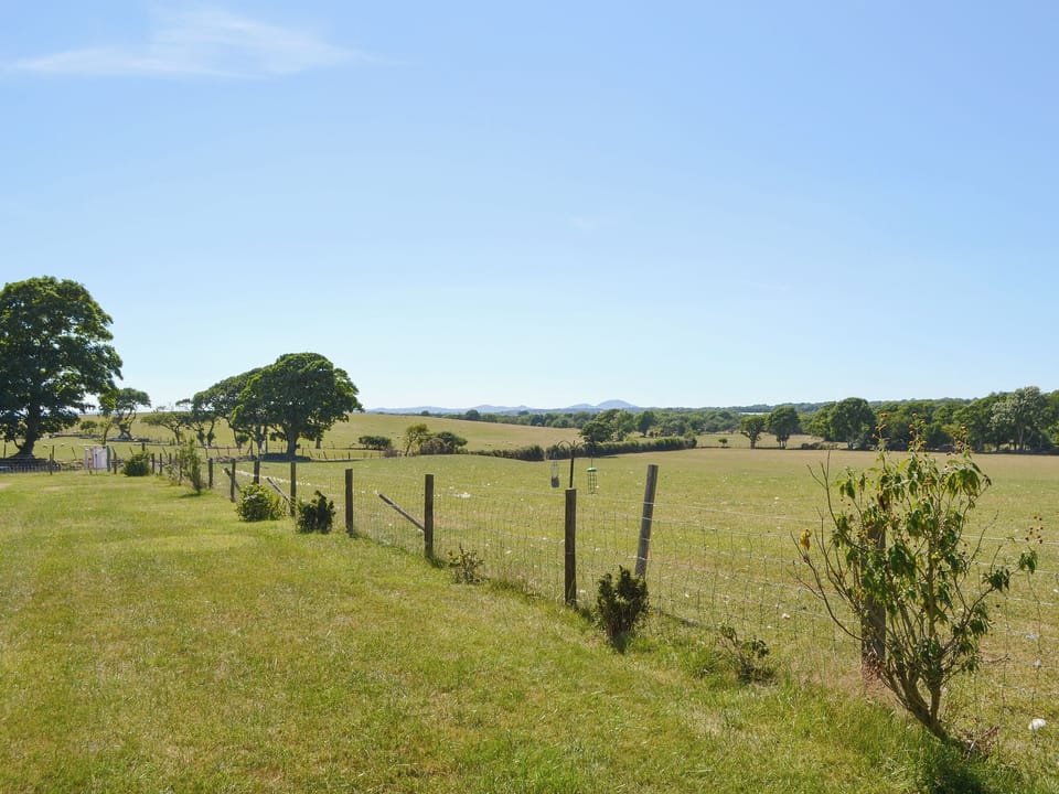 Outstanding countryside views | Dwyfor - Aberkin Farm, Llanystumdwy, near Criccieth