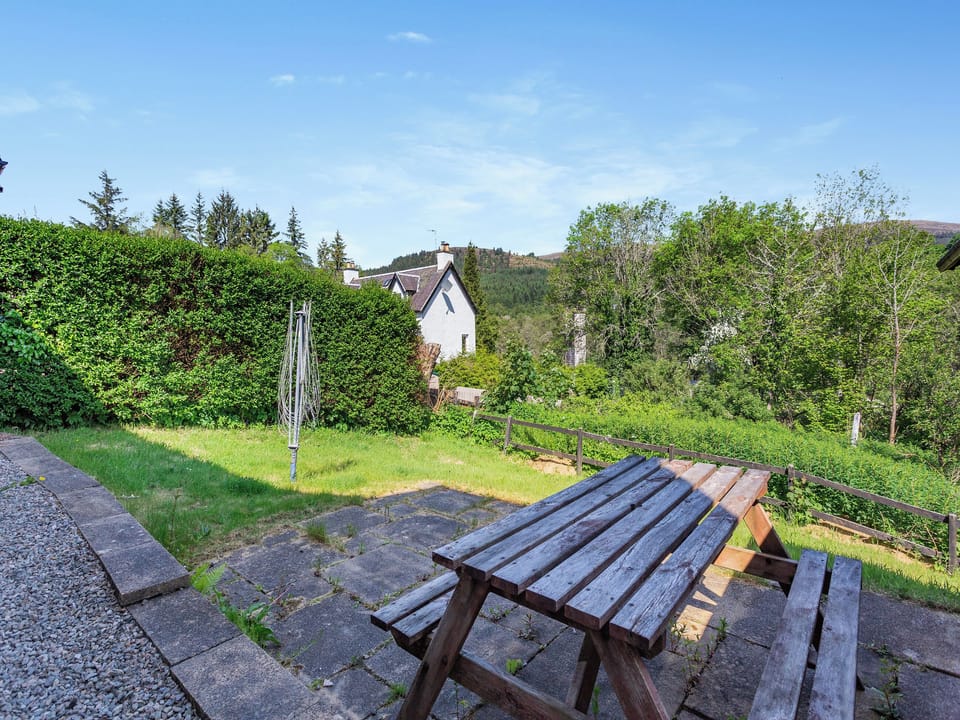 Garden | Lock View - The Old Lock House Apartments, Fort Augustus