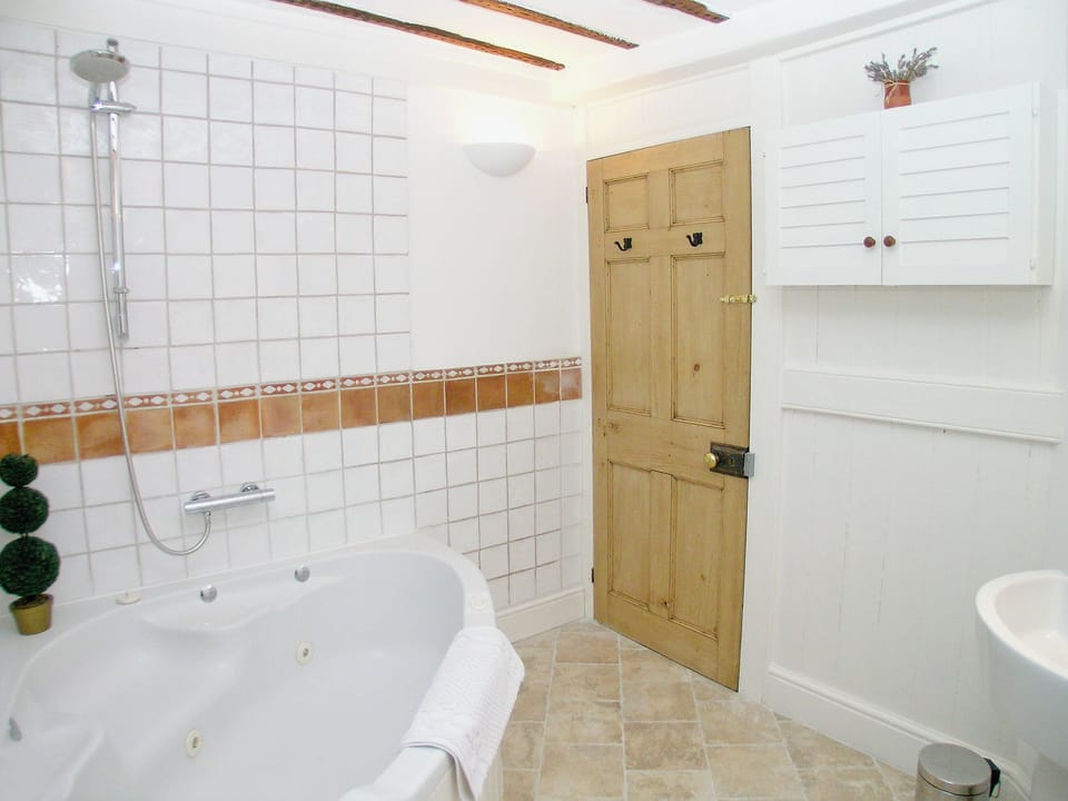 Bathroom | The Quarter House, Rye