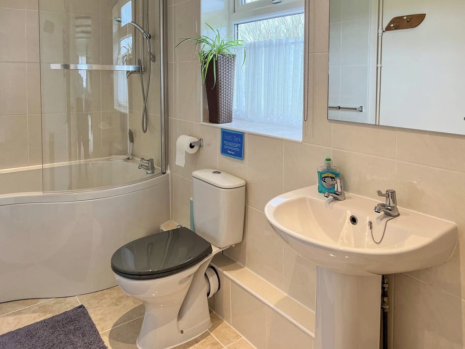 Bathroom | Badgers Drift, East Taphouse, near Liskeard