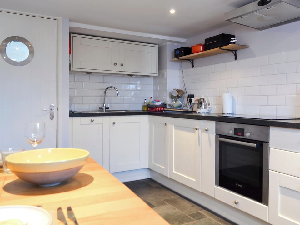 Kitchen and dining area | Bosun&rsquo;s Locker, Lymington
