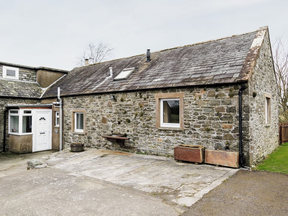 Exterior | High Kirkland Holiday Cottages: Robin&rsquo;s Nest, Kirkcudbright