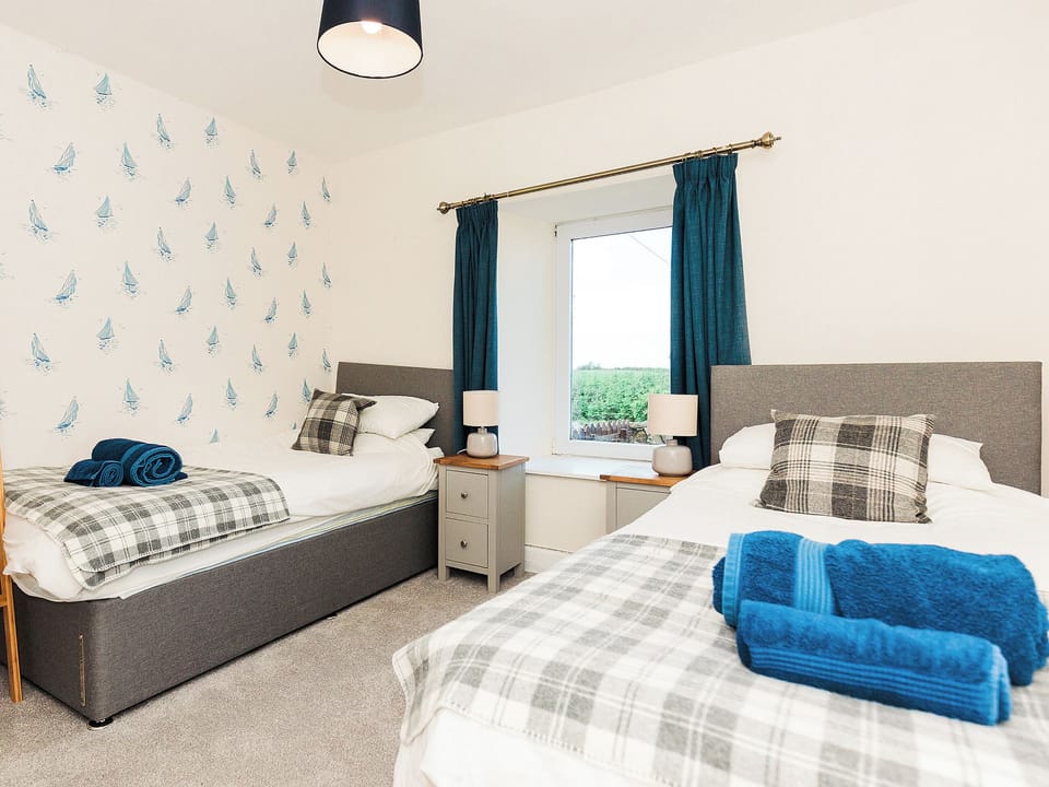 Twin bedroom | High Kirkland Holiday Cottages: Robin&rsquo;s Nest - High Kirkland Holiday Cottages, Kirkcudbright