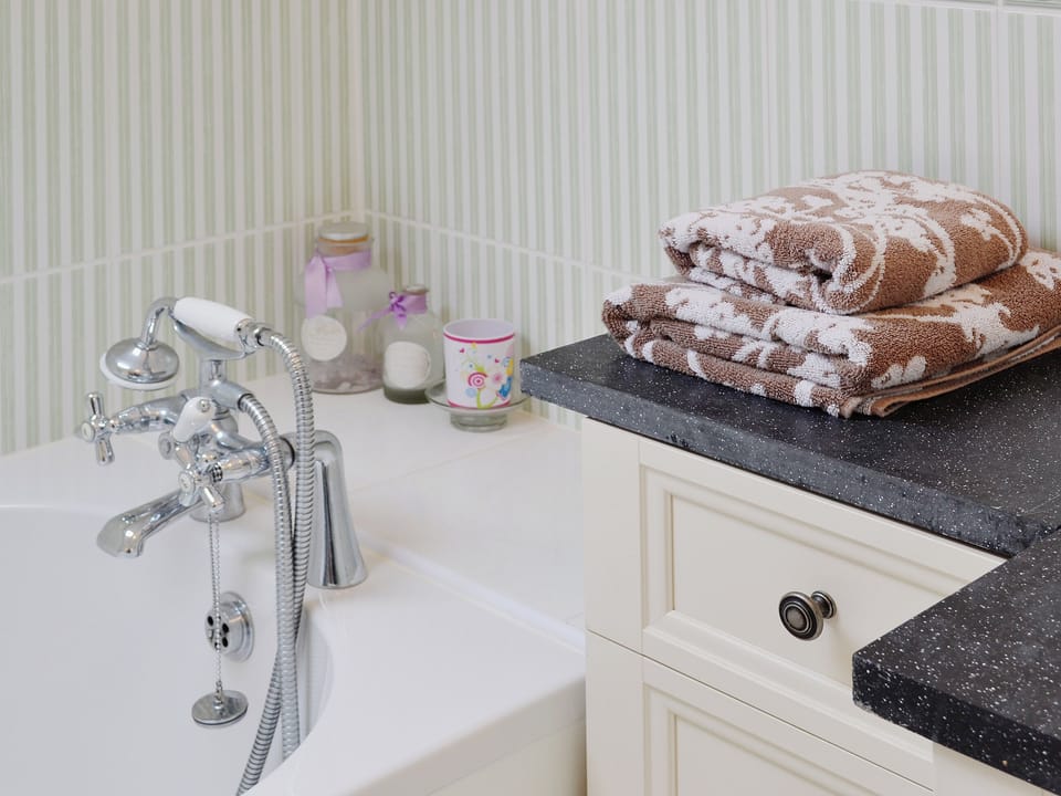 Bathroom | Smithy Cottage, Betws-y-Coed
