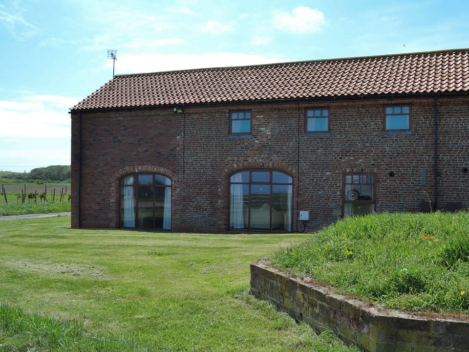 Wonderfully converted former farm buildings | Nightingale - North Moor Farm Cottages, Flamborough