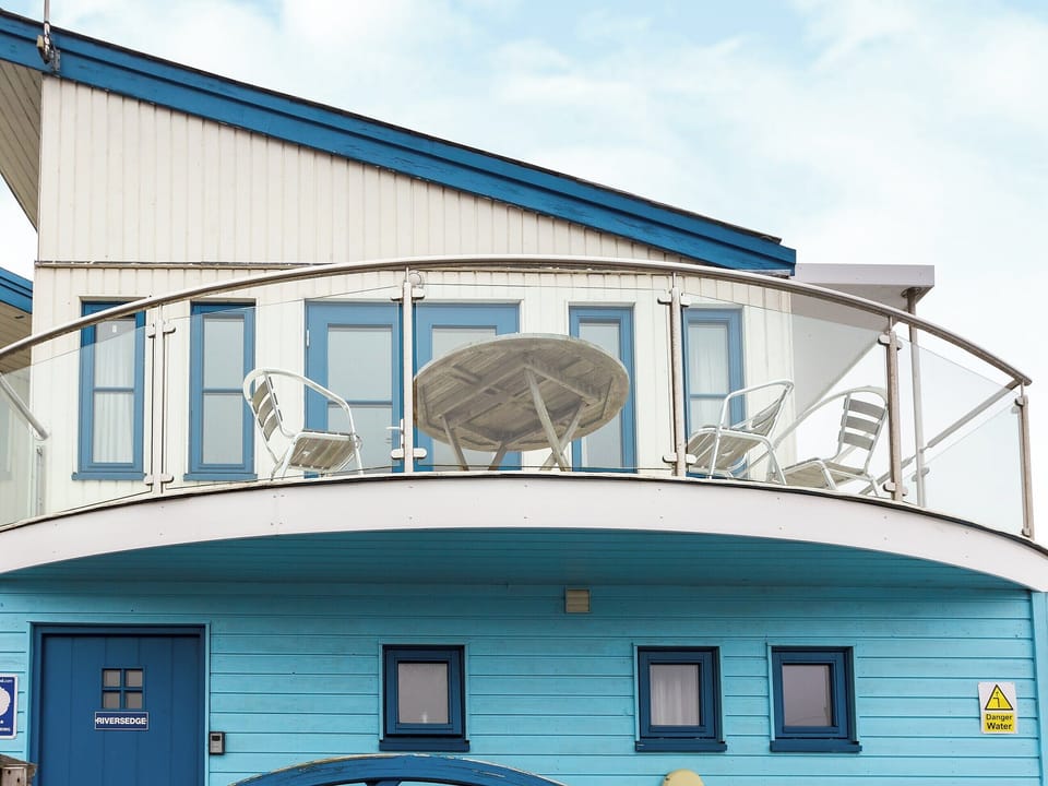Fantastic holiday home with balcony area | Riverview - The Boathouse, Wroxham, near Norwich