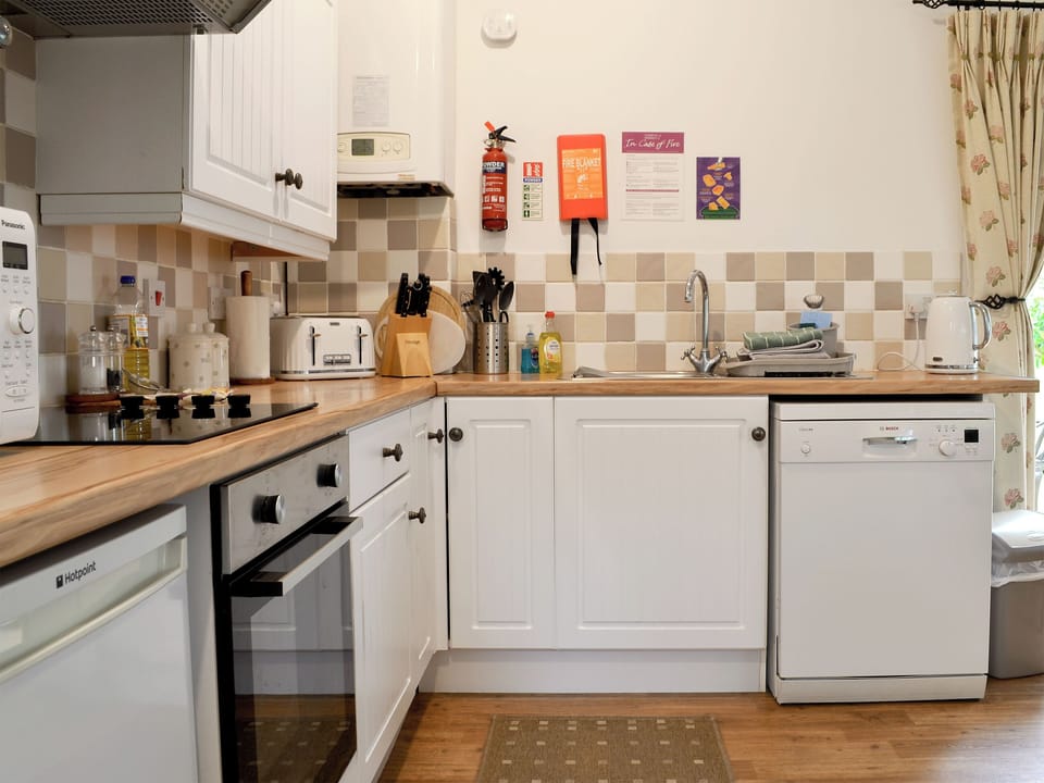 Kitchen | Orchard Cottage - Church Farm Cottages, Lower Gresham