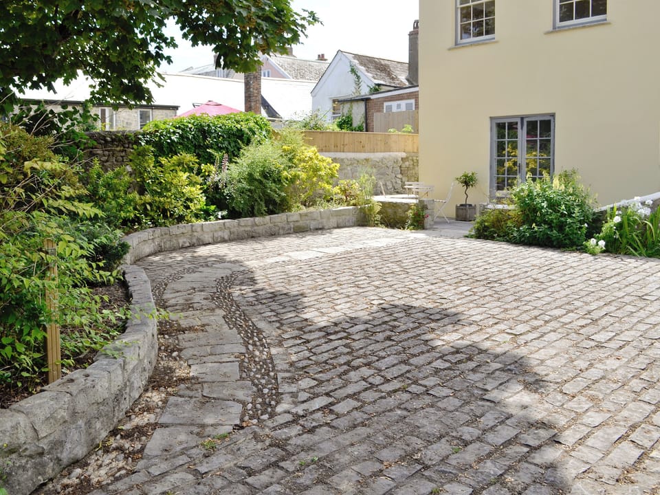Courtyard | The Great House - The Chatham, Lyme Regis
