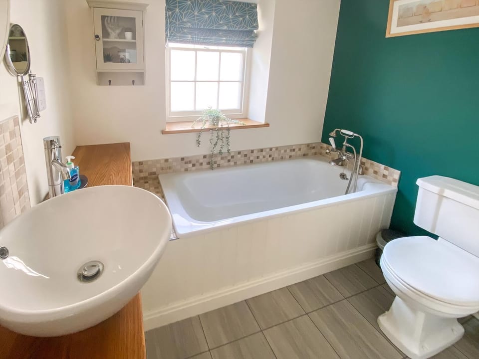 Bathroom | The Chatham - The Great House, Lyme Regis