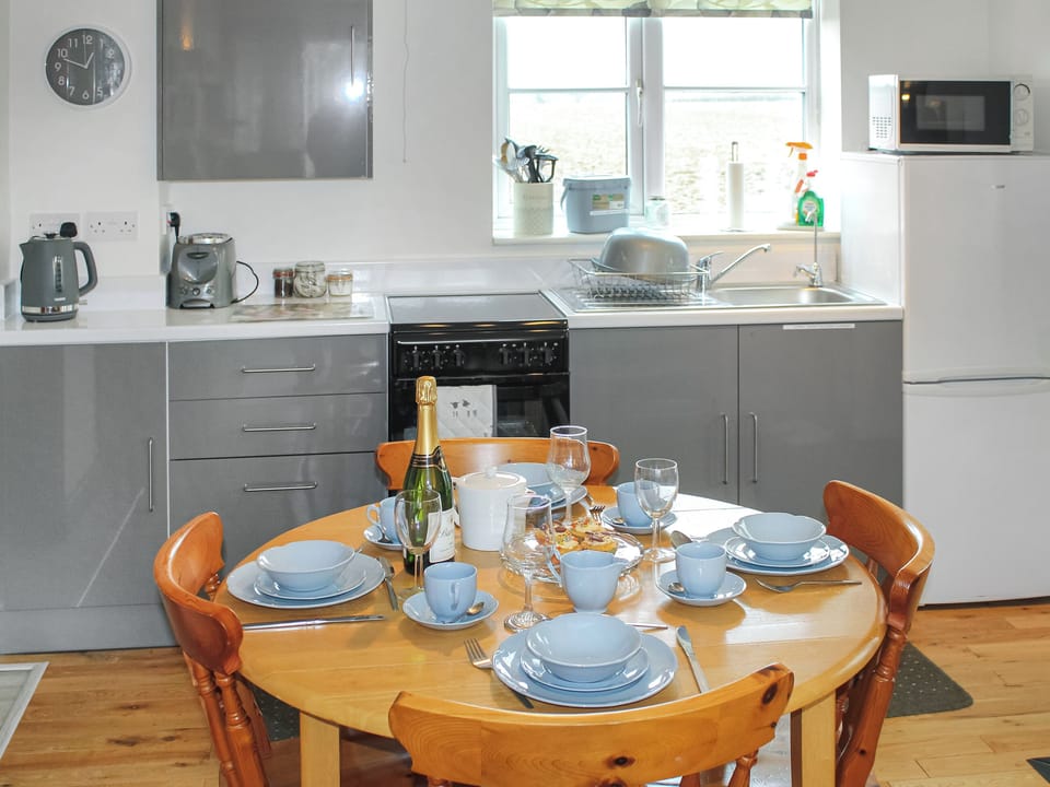 Modest dining table | Daisy Apartment - Chapelfield Apartments, Stalham
