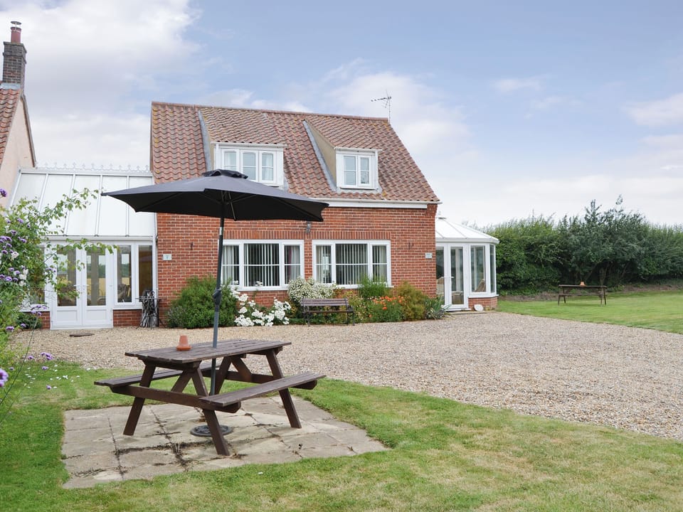 Delightful holiday homes | Iris Apartment, Daisy Apartment - Chapelfield Apartments, Stalham