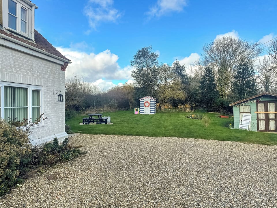 Outdoor area | Daisy Apartment - Chapelfield Apartments, Stalham