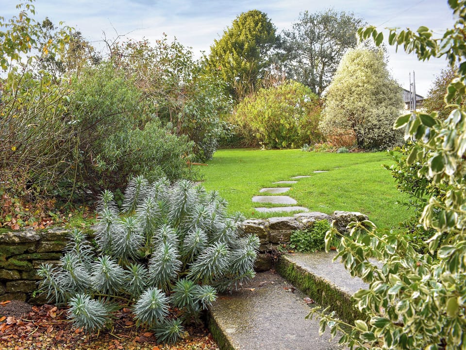 Large lawned garden | Barters Cottage, North Chideock, near Bridport