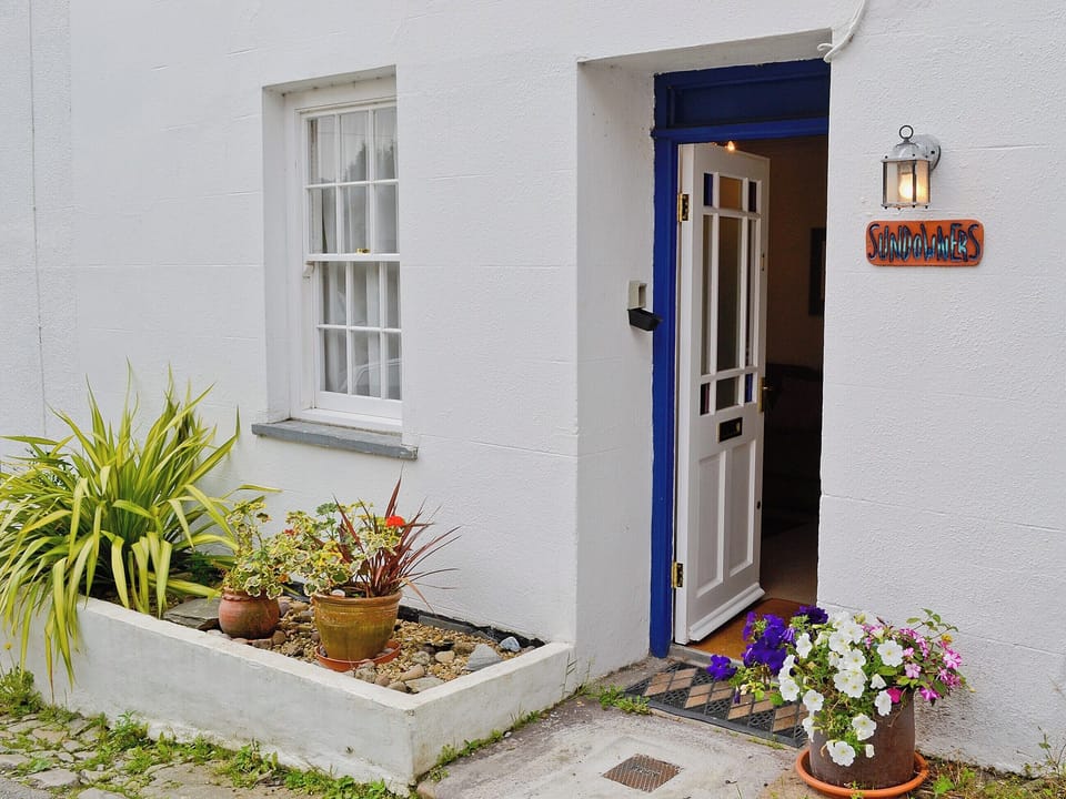 Exterior | Sundowners, Calstock