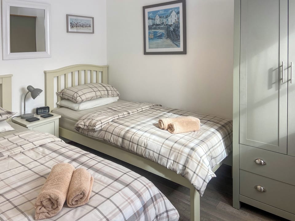Twin bedroom | Little Crugwallins -Summer Breeze - Little Crugwallins, St Austell