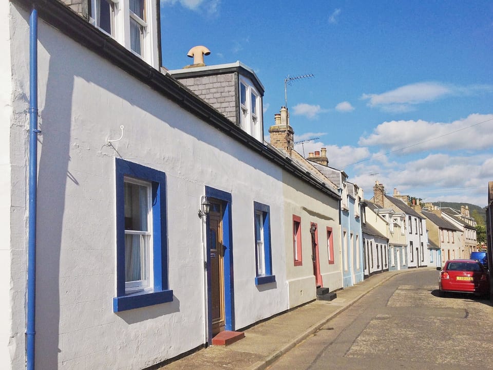 250-year-old, stone, end-terraced cottage | Kirsty Cottage, Moffat