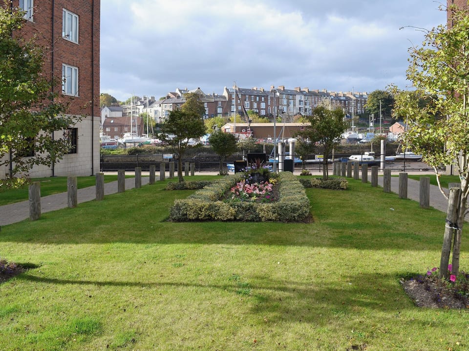Garden and grounds | Picturesk, Whitby