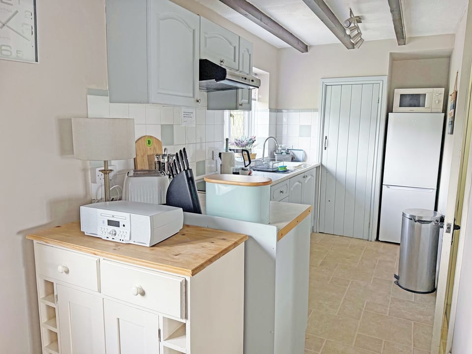 Kitchen area | The Old Barn - Ashtree Court, Addlethorpe