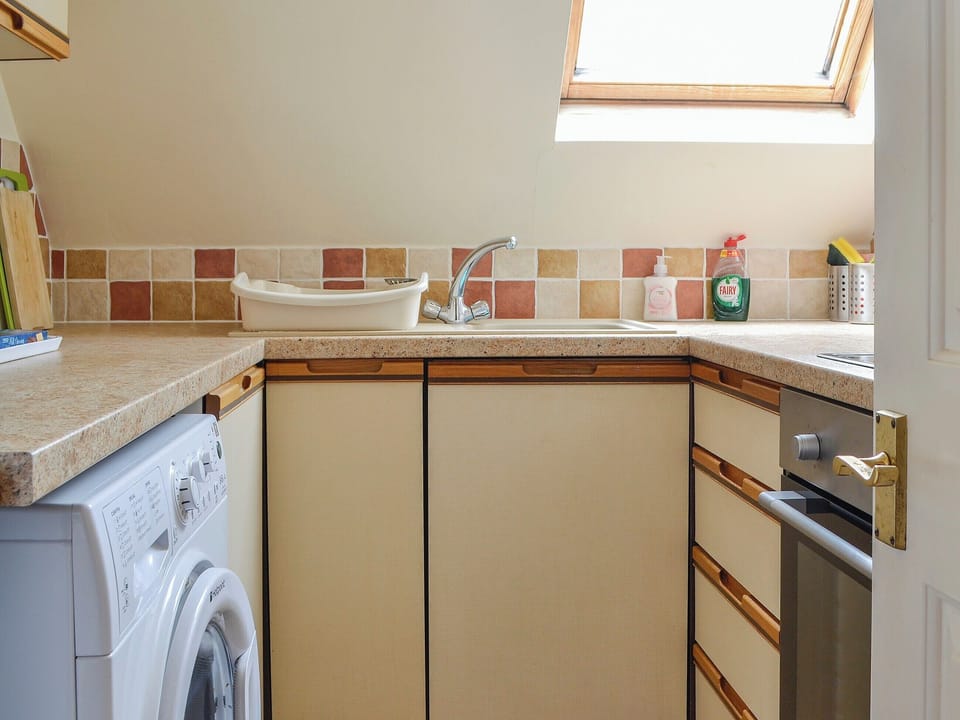 Lovely fitted kitchen | Terracotta, Bourton-on-the-Water