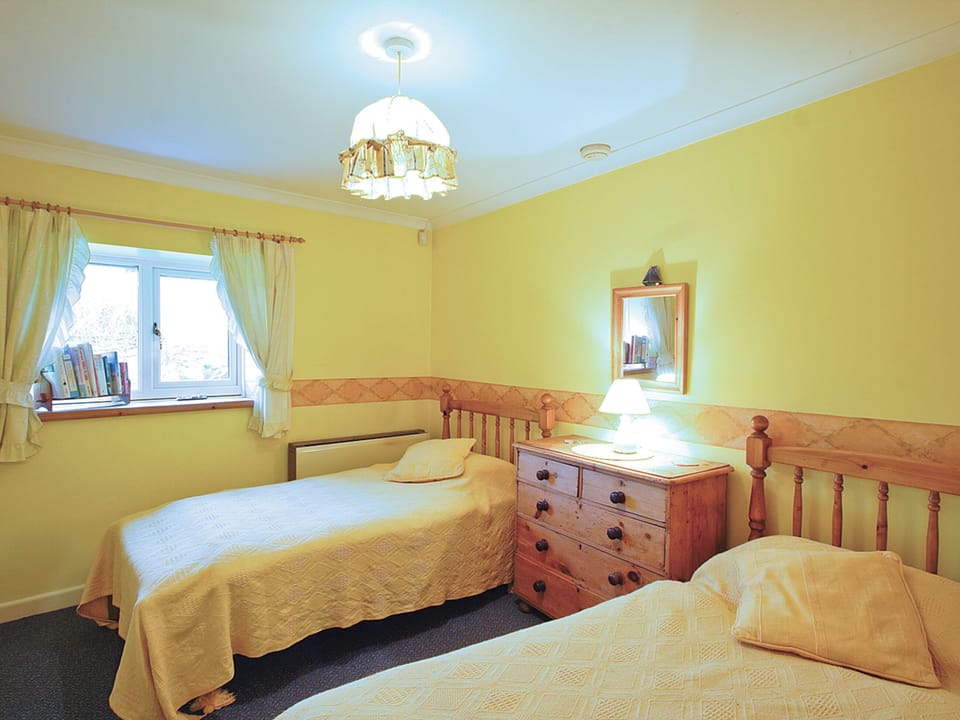 Tor Barn twin bedded room | Tor Barn, Pendeen
