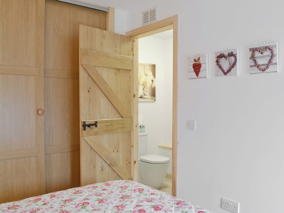 Double bedroom | Paterson Cottage, Heights of Kilcoy, Muir of Ord