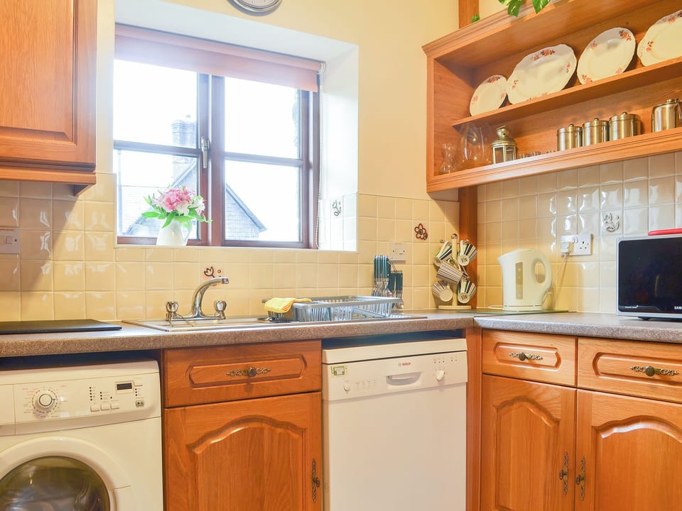 Open plan living space | Beudy Mawr - Parciau Farm Cottages, Caernarfon