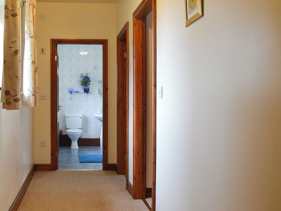 Hallway | Beudy Mawr - Parciau Farm Cottages, Caernarfon