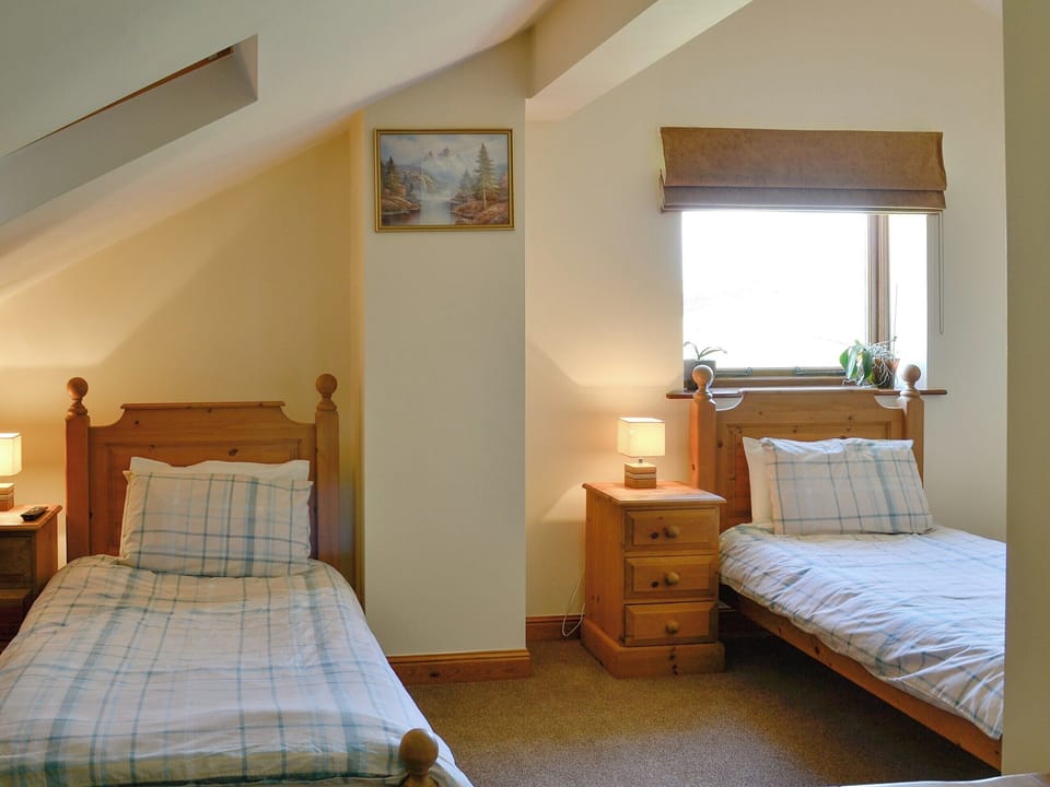 Spacious twin bedroom | Hutter Hill Barn West - Hutter farm, Silsden near Skipton