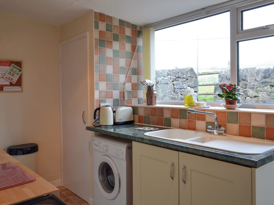 Well-equipped kitchen | Forest View, Peak Forest, near Buxton