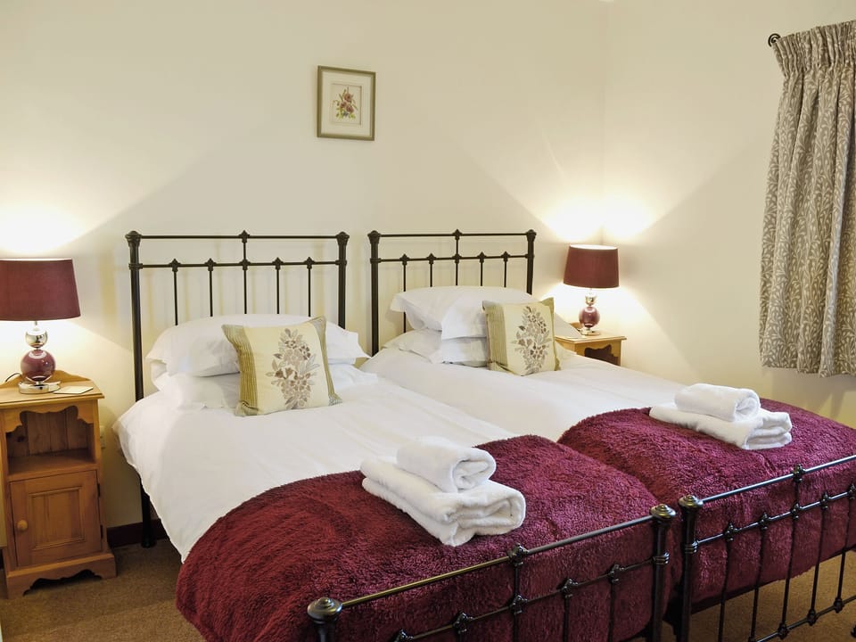 Twin bedroom | Oak Tree Cottage, Kirkbymoorside