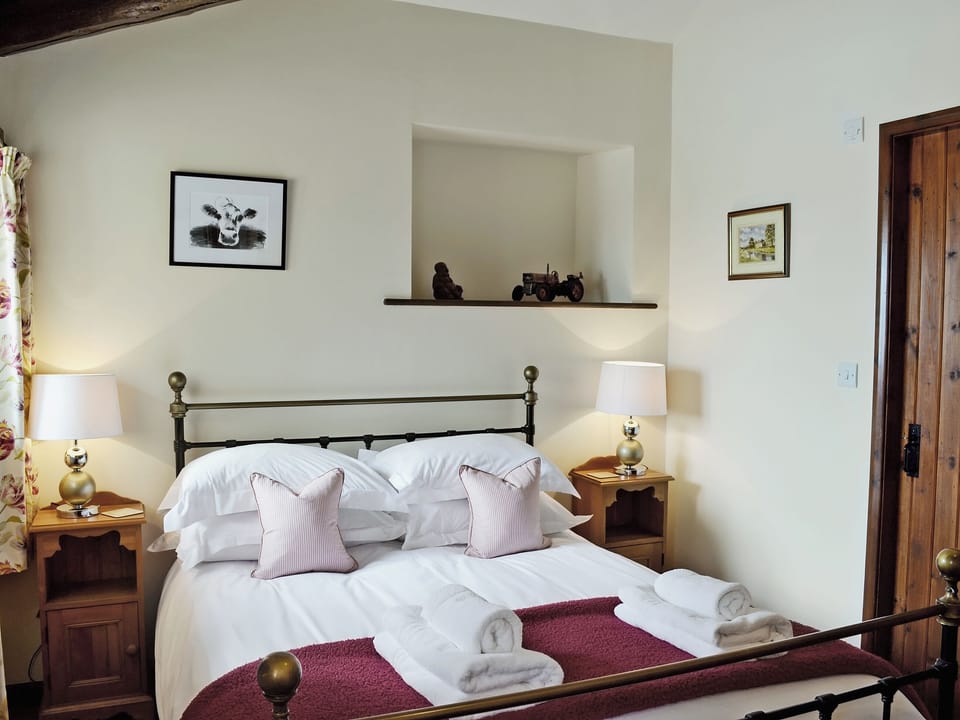 Double bedroom | Oak Tree Cottage, Kirkbymoorside