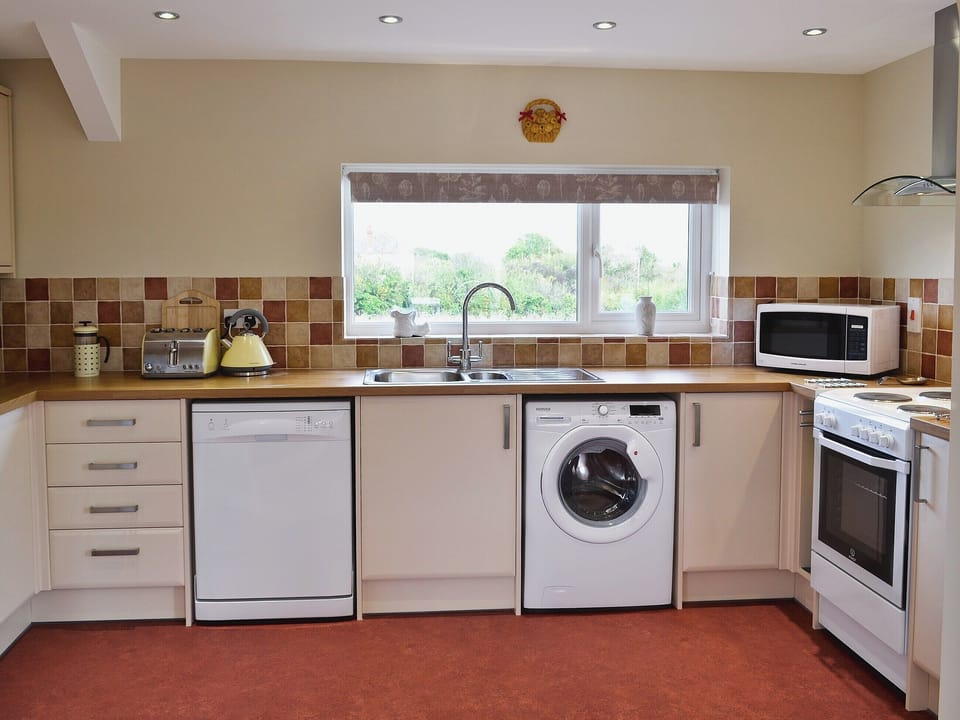Kitchen | St Anne&rsquo;s Cottages - Magnolia, Chickerell, nr. Weymouth
