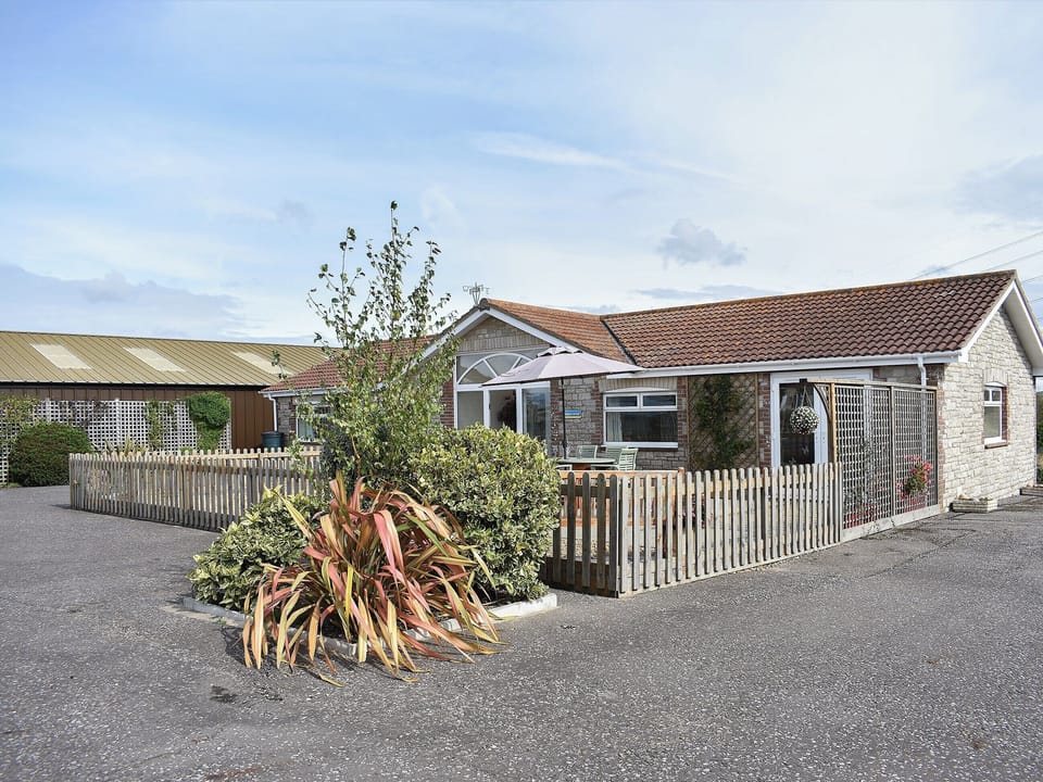 Wonderful holiday cottage | Magnolia - St Anne&rsquo;s Cottages, Chickerell, near Weymouth