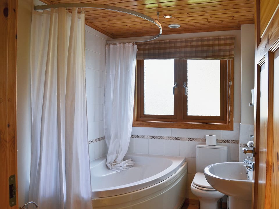 Bathroom | The Shank, Fritton, nr. Great Yarmouth