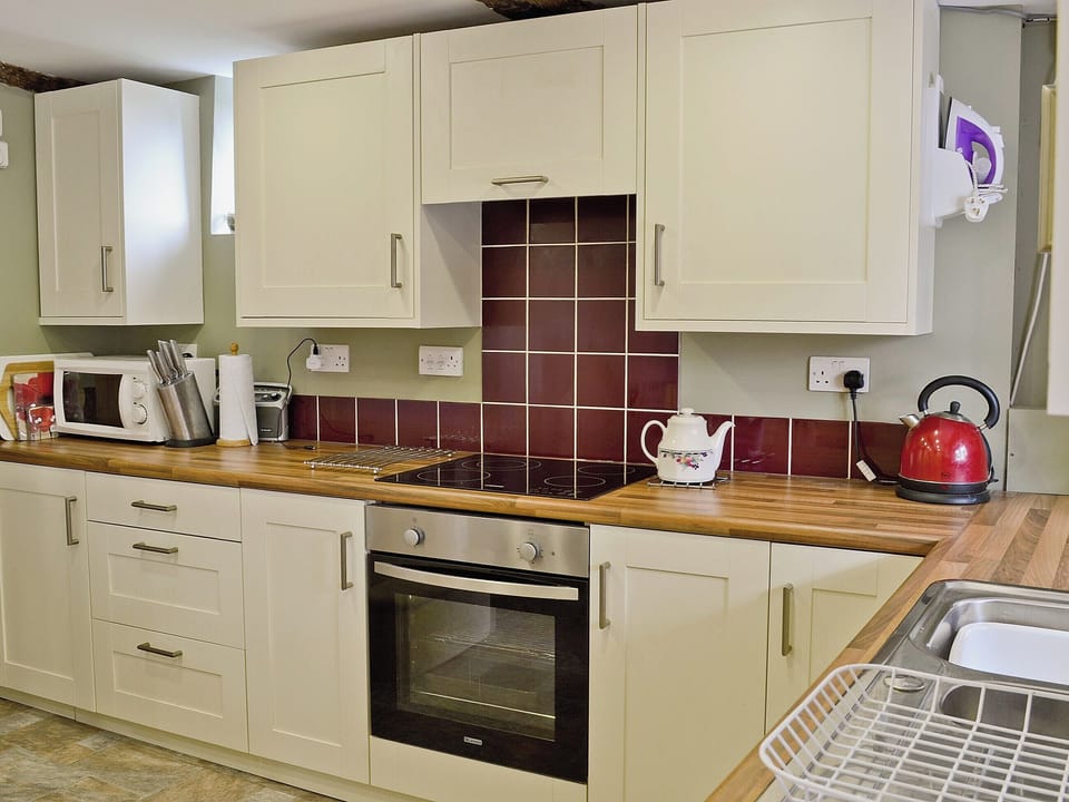 Kitchen/diner | Walnut Cottage, Sproughton