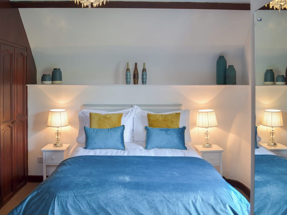 Charming bedroom | Sunset - Horselake Farm Cottages, Cheriton Bishop