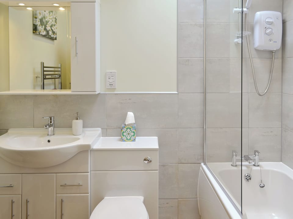 Family bathroom with shower over bath | Herons&rsquo; Weir - Jeffries Mill Cottages, Spring Gardens, Frome