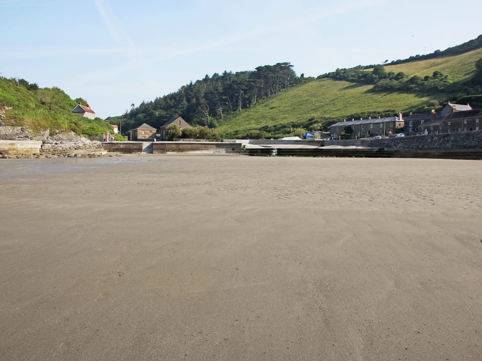 Portholland beach | Grain Store 1 - Little Polgrain Barns, Caerhays, near Tregony
