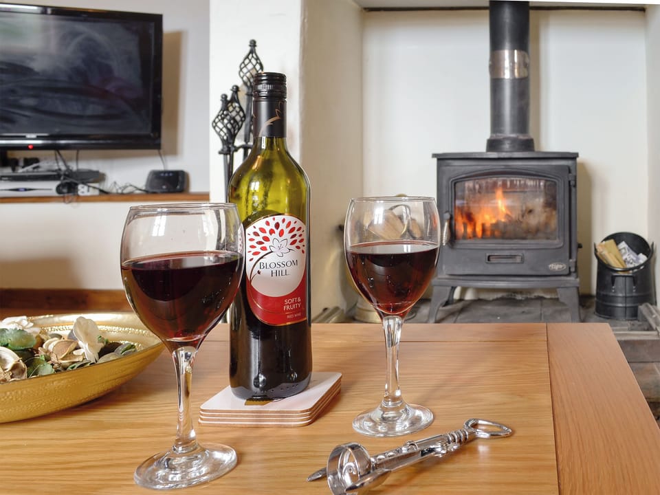 Warm, cosy living/ dining room | Ty Hir - Bwlchgwyn Equestrian Holidays, Arthog, near Fairbourne