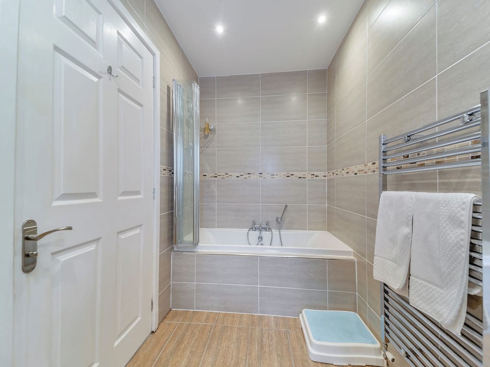 Bathroom | Peregrine Cottage - Osprey Hideaways, Stirling