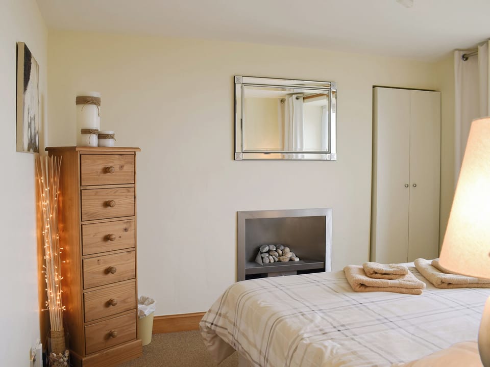 Spacious double bedroom | Making Waves, Cellardyke near Anstruther