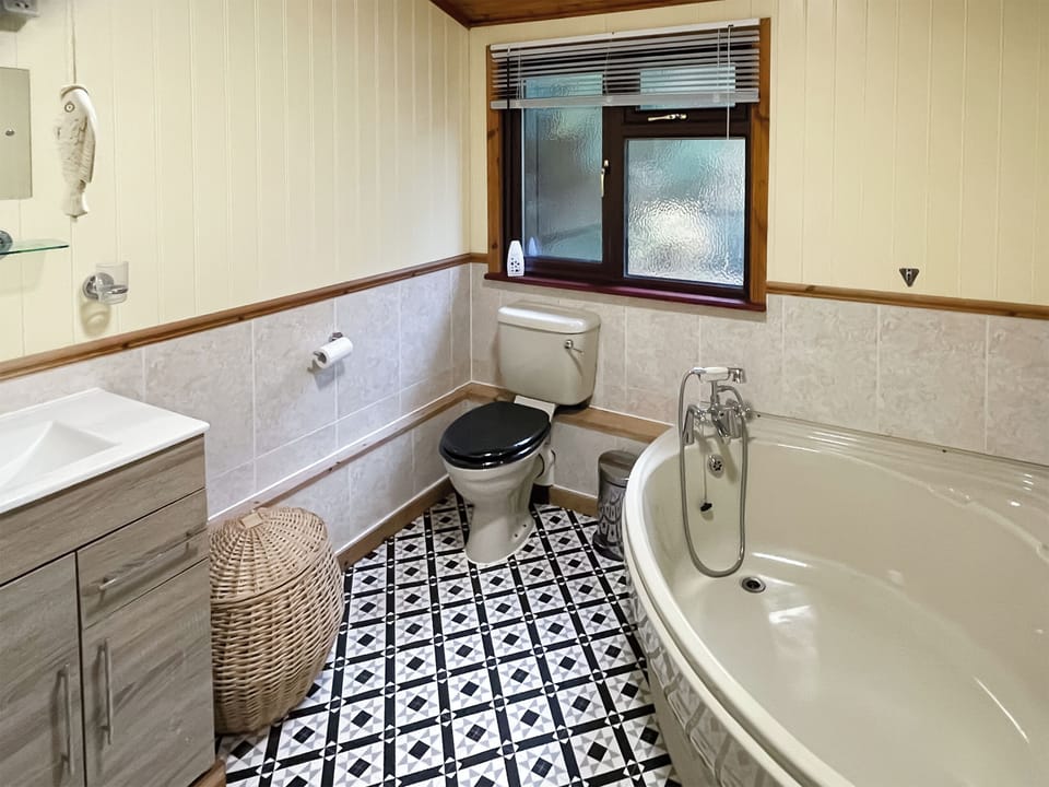 Family bathroom with corner bath | The Hive, Warmwell, near Dorchester