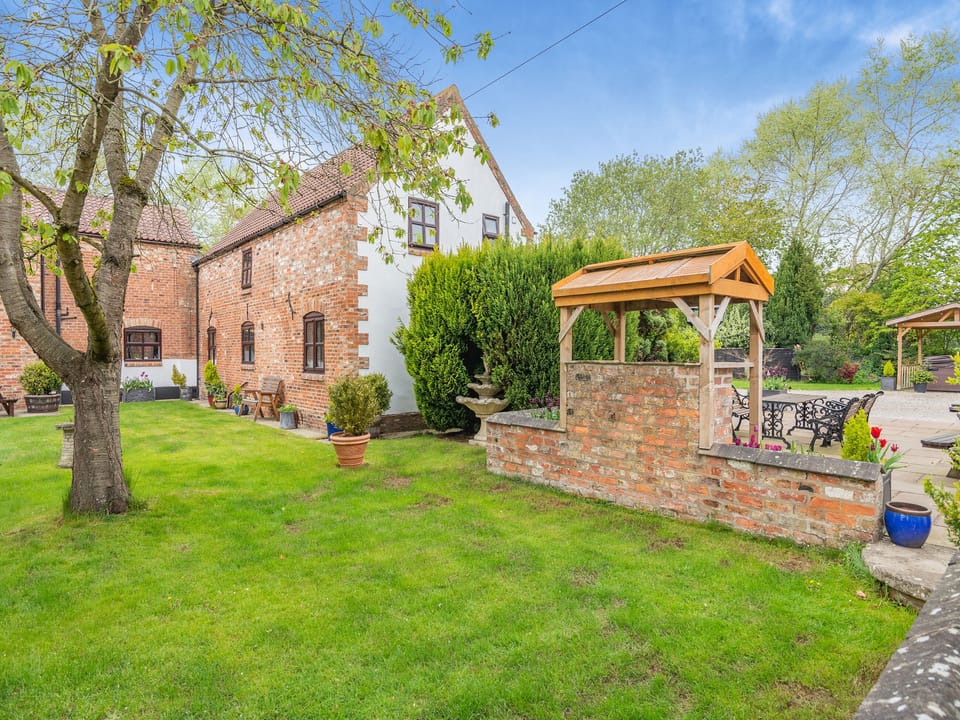Garden and grounds | The Granary - Hopgrove Farm Cottages, York