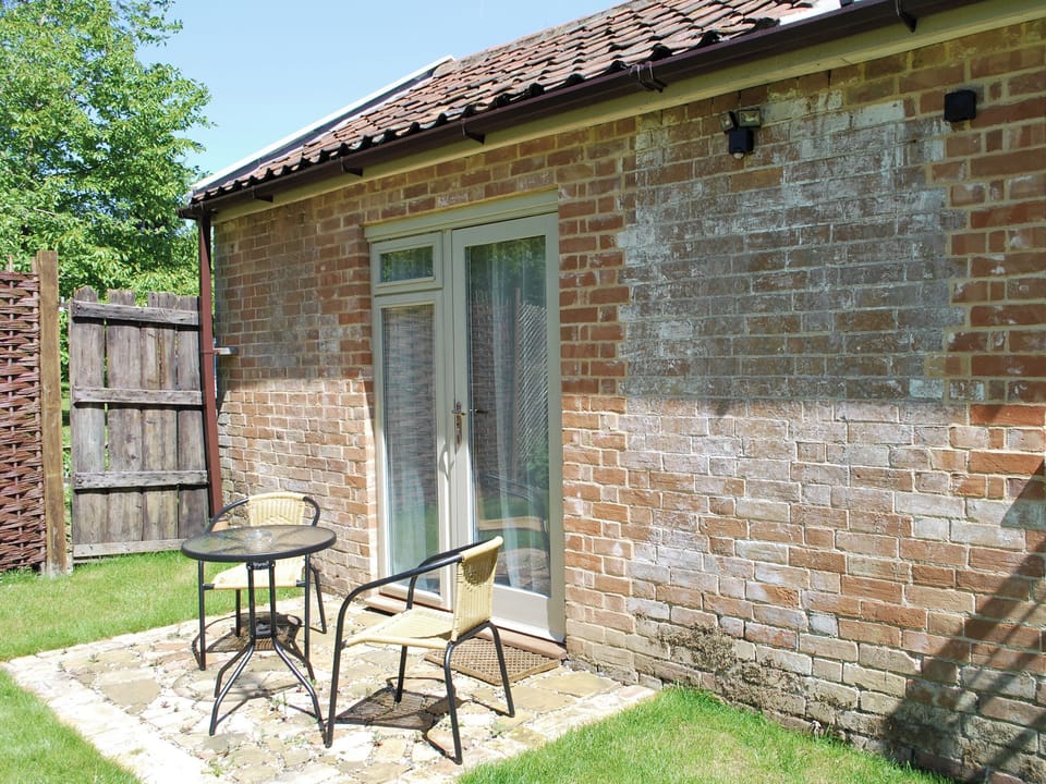Sitting-out-area | The Coach House, Carlton, nr. Saxmundham