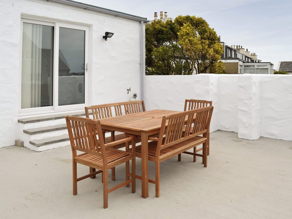 Sitting-out-area | Sea-esta, Port William