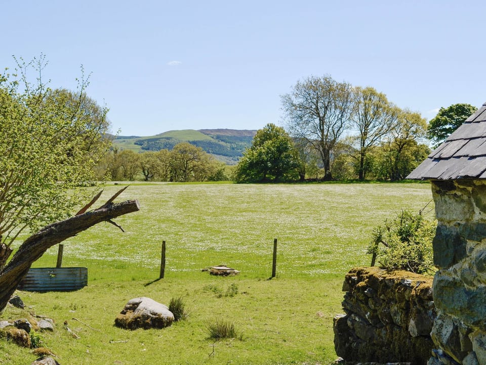 Warm and inviting double bedroom | Hen Hafod, Bala